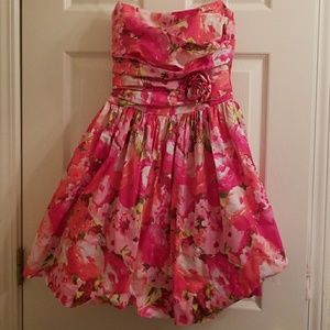 Cute Pink and Green Ruffle Size 9/10  Flower Dress